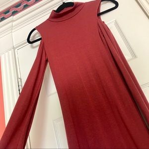 “Cold shoulder” bodycon